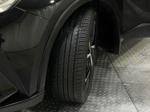 Used 2020 Toyota C-HR XLE image 34