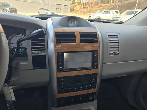 Used 2008 Chrysler Aspen Limited image 10
