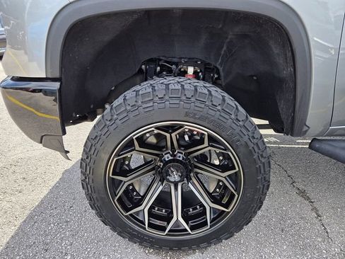 Used 2025 Chevrolet Silverado 2500 LT w/ Trail Boss Package AWD/4WD image 4