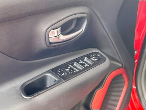 Used 2022 Jeep Renegade Trailhawk AWD/4WD image 18