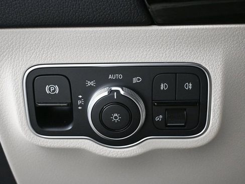 Used 2025 Mercedes-Benz GLA 250 image 9