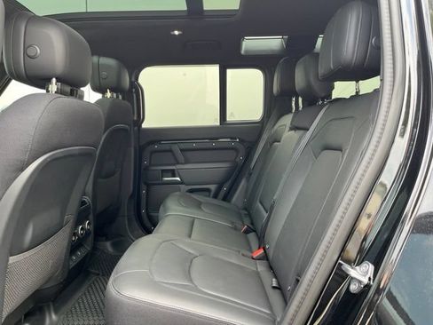 Used 2025 Land Rover Defender 110 V8 AWD/4WD image 31
