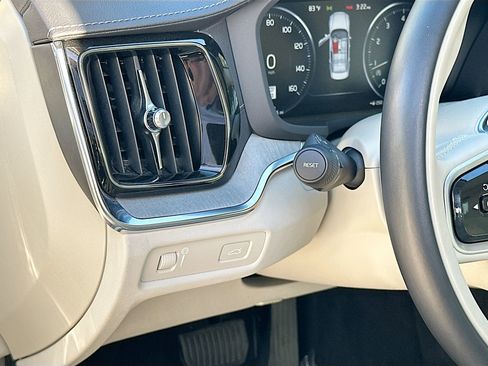 Used 2022 Volvo S60 B5 Inscription image 10