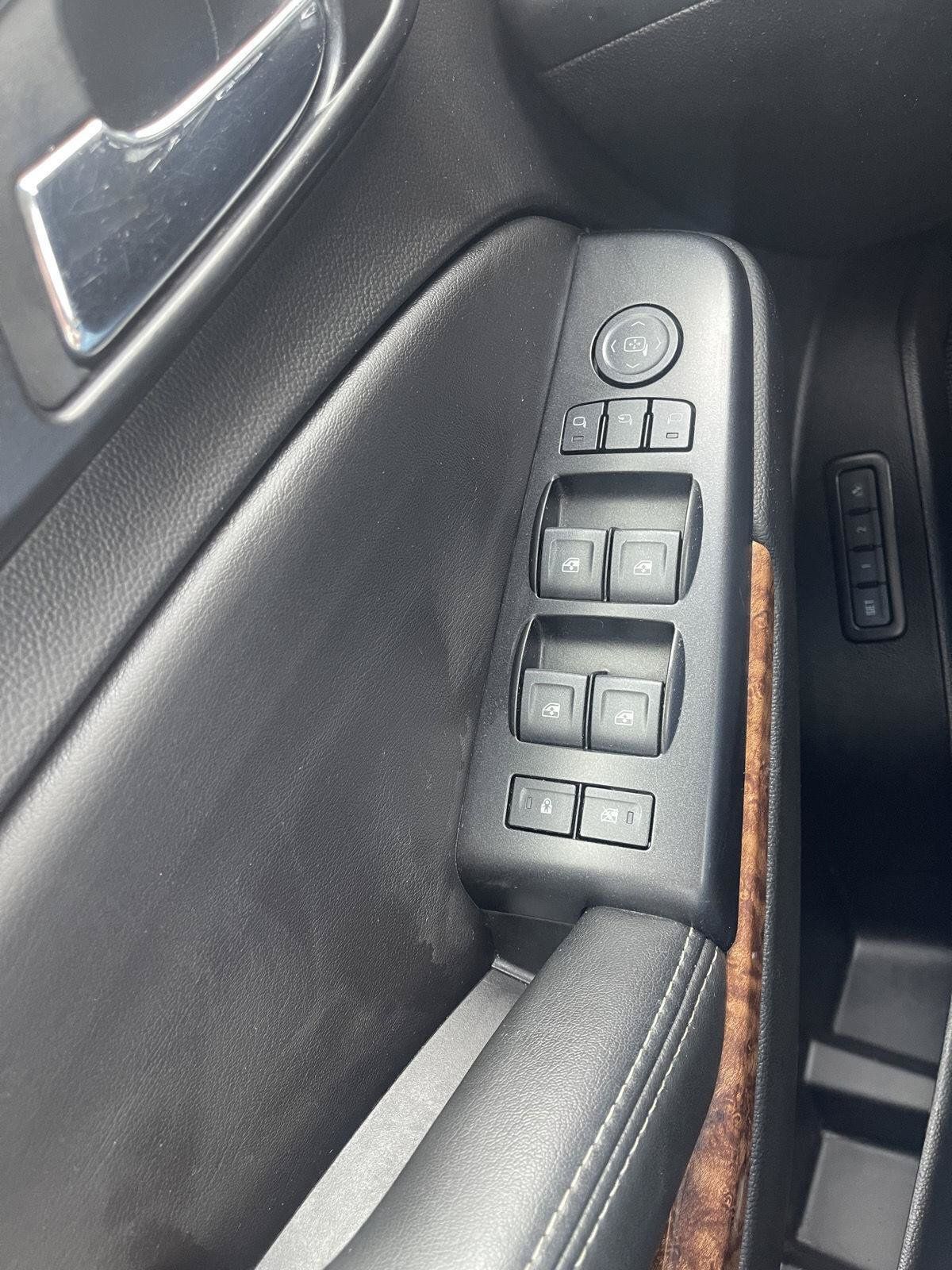Used 2018 Chevrolet Tahoe Premier AWD/4WD image 16