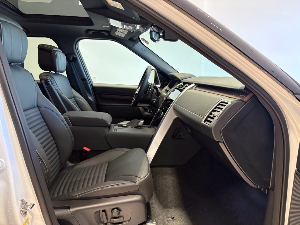 New 2026 Land Rover Discovery Dynamic SE AWD/4WD image 23
