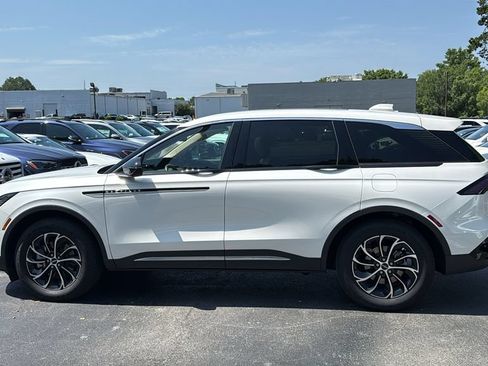 Used 2025 Lincoln Nautilus Premier w/ Equipment Group 102A AWD/4WD image 6