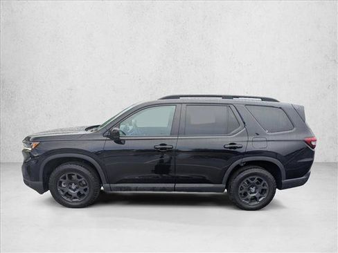 Certified 2025 Honda Pilot TrailSport image 8