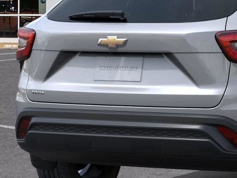 New 2026 Chevrolet Trax LS w/ LS Convenience Package FWD image 14