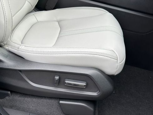 New 2025 Honda Pilot Touring image 12