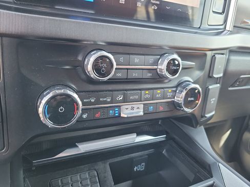 Used 2024 Ford F350 Platinum AWD/4WD image 32