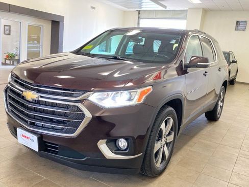 Used 2021 Chevrolet Traverse LT w/ LT Premium Package AWD/4WD image 4