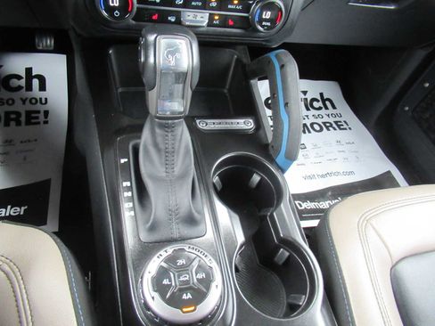 Used 2023 Ford Bronco Wildtrak image 27