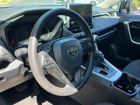 Used 2025 Toyota RAV4 LE AWD/4WD image 35