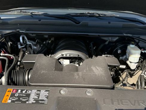 Used 2019 Chevrolet Suburban LT RWD image 10