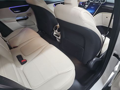 Used 2025 Mercedes-Benz GLC 300 4MATIC image 12