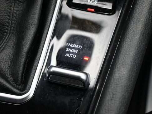 Used 2024 Jeep Compass Latitude w/ Convenience Group AWD/4WD image 21