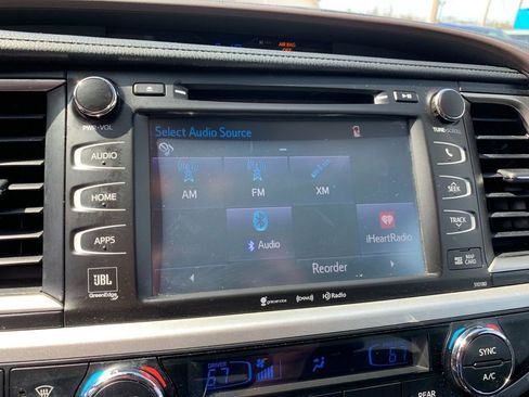 Used 2018 Toyota Highlander Limited image 24