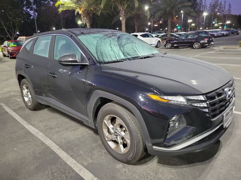 Certified 2024 Hyundai Tucson SE image 2