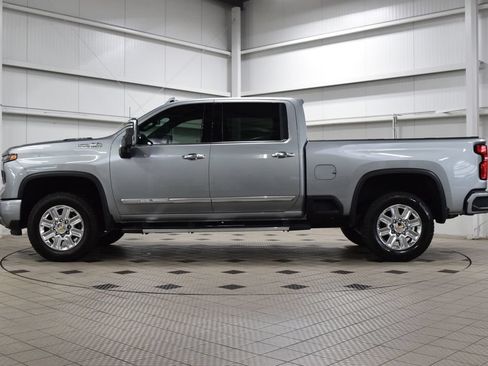 Used 2025 Chevrolet Silverado 2500 High Country w/ Z71 Off-Road Package AWD/4WD image 4