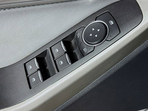 Used 2022 Ford Explorer XLT w/ Equipment Group 202A image 19