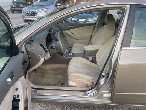 Used 2010 Nissan Altima 2.5 S FWD image 13