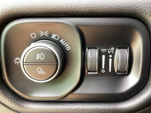 Used 2019 RAM 1500 Big Horn AWD/4WD image 16