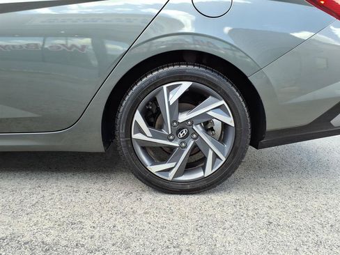 Used 2024 Hyundai Elantra Limited FWD image 5