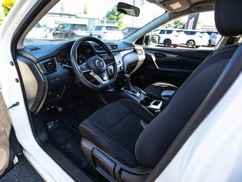 Used 2018 Nissan Rogue Sport S image 16