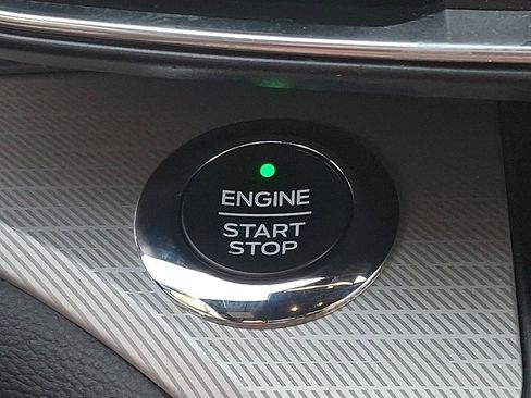 Used 2020 Ford Explorer XLT w/ Equipment Group 202A image 23