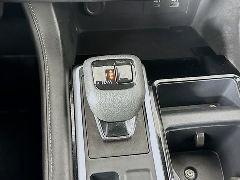 Used 2024 Nissan Pathfinder SV image 23