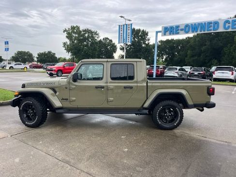 Used 2025 Jeep Gladiator Sport AWD/4WD image 4