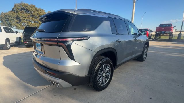 Used 2026 Chevrolet Traverse LT w/ Driver Confidence Package FWD image 8
