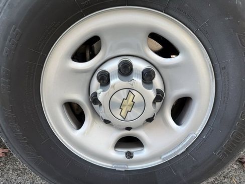 Used 2024 Chevrolet Express 2500 w/ Driver Convenience Package image 8