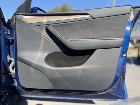 Used 2024 Tesla Model Y Long Range image 36