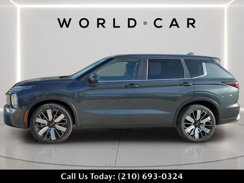 Used 2025 Mitsubishi Outlander SE FWD image 4