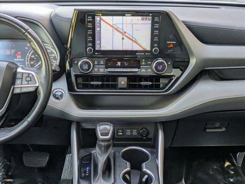 Used 2022 Toyota Highlander XLE image 15