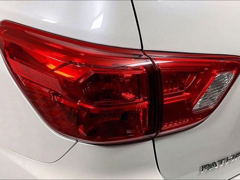 Used 2018 Nissan Pathfinder Platinum image 30