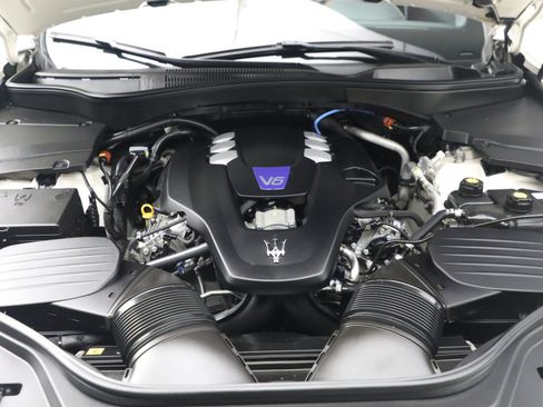 Certified 2022 Maserati Levante Modena image 31