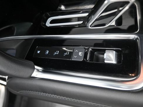 Used 2023 Land Rover Range Rover SE image 13