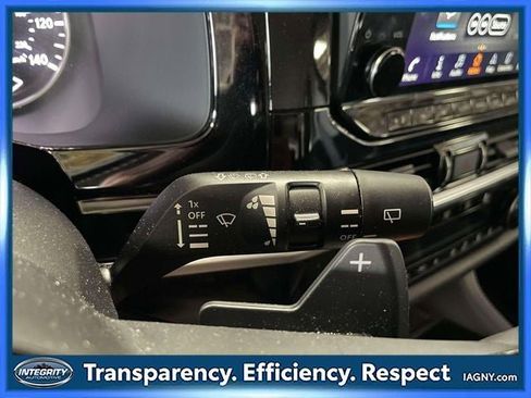 Used 2025 Nissan Pathfinder SL AWD/4WD image 25