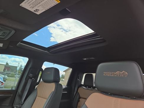 Used 2025 Chevrolet Silverado 1500 High Country w/ High Country Premium Package AWD/4WD image 31