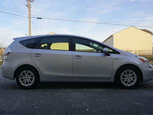Used 2013 Toyota Prius V Three image 4