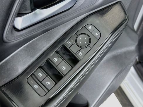 Used 2025 Nissan Rogue SV AWD/4WD image 15