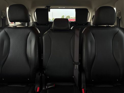 Used 2026 Kia Carnival FWD image 36