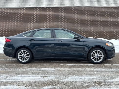 Used 2020 Ford Fusion SE image 30