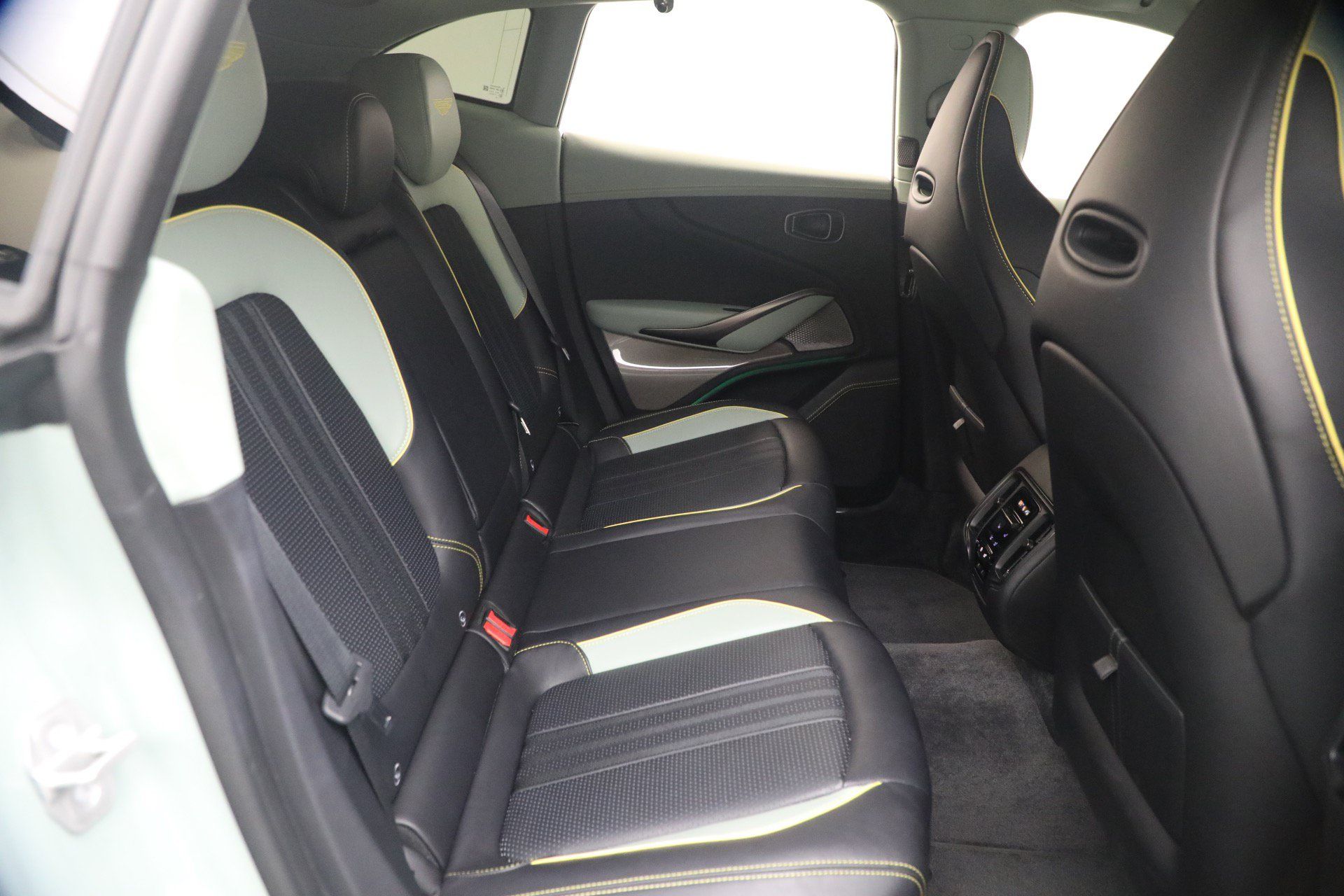 Used 2025 Aston Martin DBX 707 AWD/4WD image 25