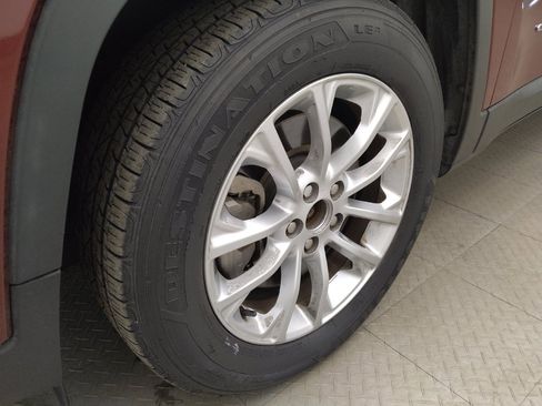 Used 2019 Jeep Cherokee Latitude w/ Popular Appearance Group FWD image 31