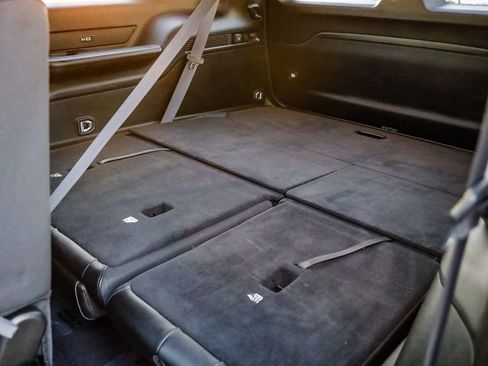 Certified 2024 Jeep Wagoneer Series II w/ Flexible Seating Group image 30