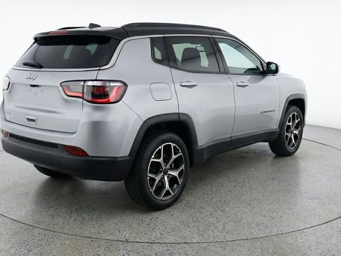 Used 2025 Jeep Compass Limited AWD/4WD image 9