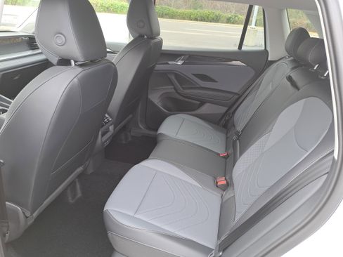 New 2026 Volkswagen Tiguan SE image 14